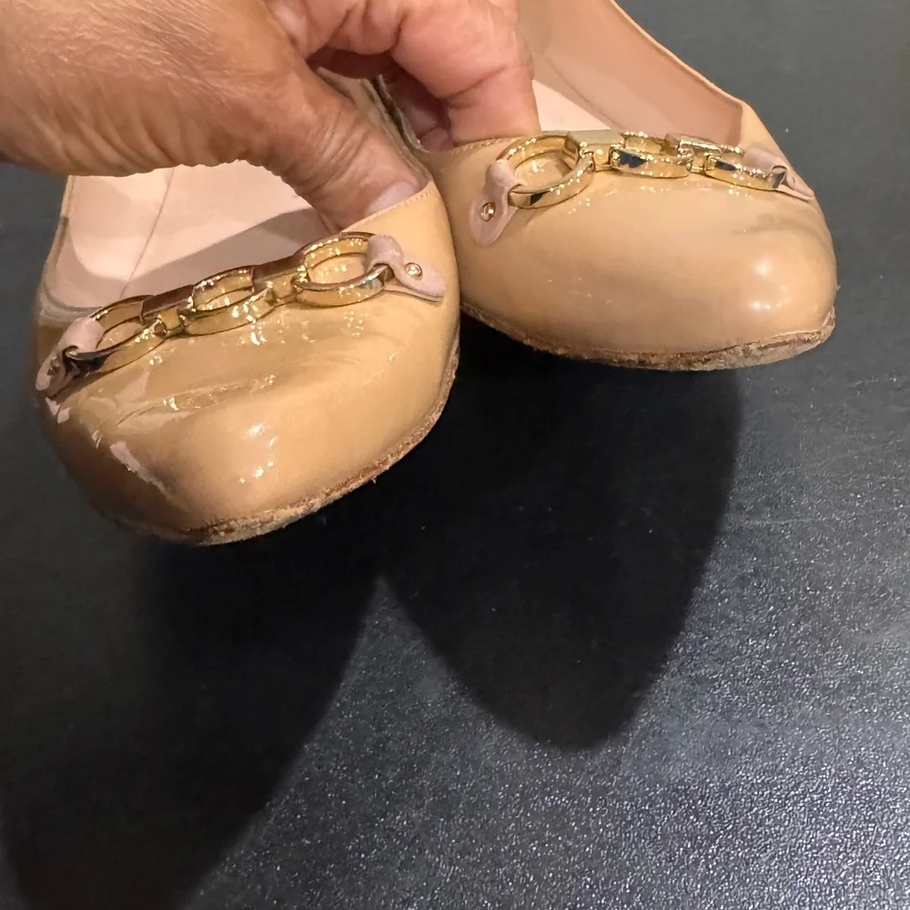 Kate Spade Tan Flats with Gold Chain Detail size 10